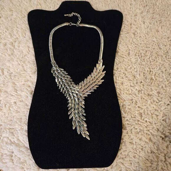 NWOT Silver Wings / Feathers Necklace Statement - Picture 1 of 9